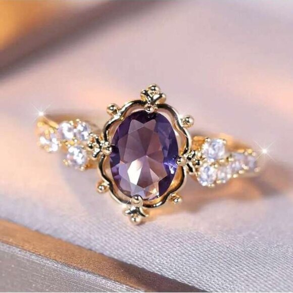 18K Gold Filled Oval Amethyst Vintage Ring - Size 8 - Picture 1 of 3